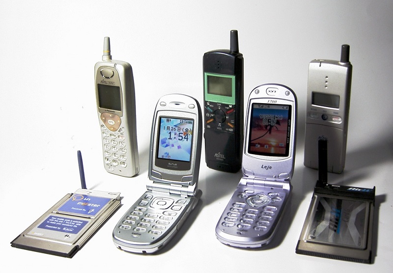 Personal Handy-phone System (PHS) A271/AP-33/AM-15/P-inm@ster/AH-G10/J700/SA3001V Mobile_phone_PHS_Japan_1997-2003